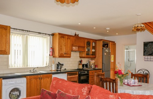 Kilbrittain Cottage | BEEHIVE COTTAGE, pet friendly in Kilbrittain, County Cork