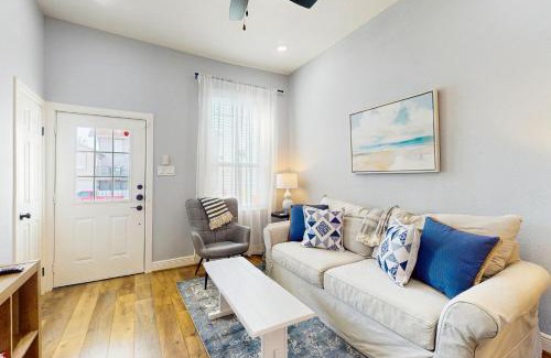 Galveston House | Beehive Cottage