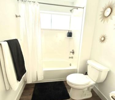 People's Freeway Apartment | Beehive Escape -Salt Lake City