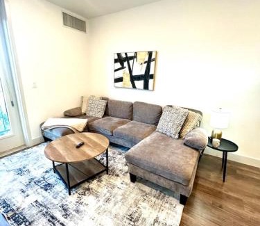 People's Freeway Apartment | Beehive Escape -Salt Lake City