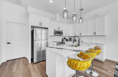 Northside House | Beehive House- Stylish Houston Getaway 3 Bedroom Home