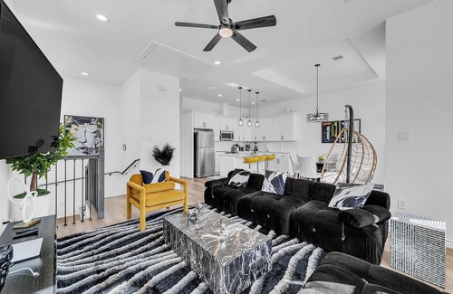 Northside House | Beehive House- Stylish Houston Getaway 3 Bedroom Home