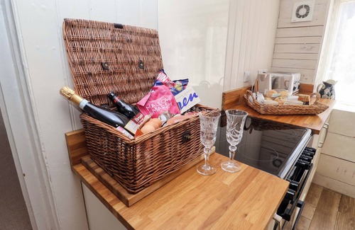 Beccles Cottage | BEEHIVE, pet friendly, country holiday cottage in Beccles