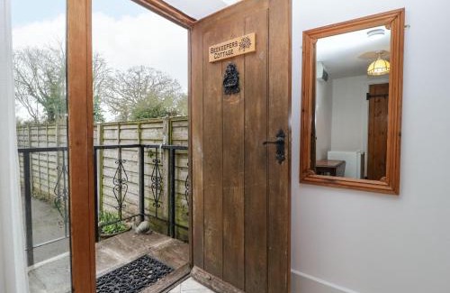 Pembridge House | Beekeeper's Cottage