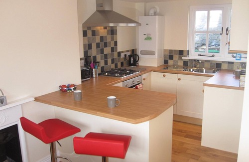 Beer Apartment | Beer Holiday Maisonette with Parking and Balcony, Near to Beach, shops and Pubs