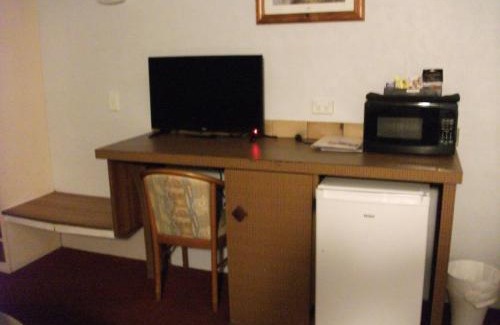 Glass House Mountains Hotel | Beerwah Glasshouse Motel