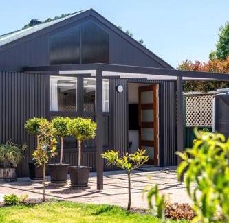 Torrensville House | Bees Knees Studio, 5 min to CBD, Adelaide Airport & Henley Beach