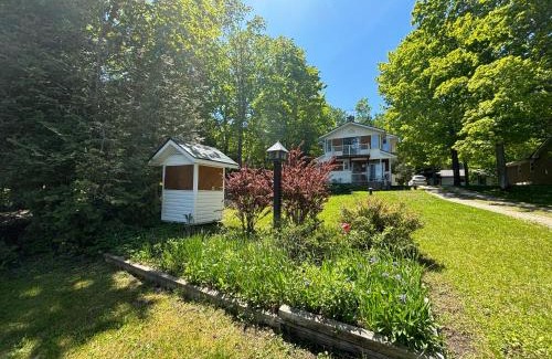Lion's Head House | Beeshore Lakehouse Waterfront Bliss & Comfort