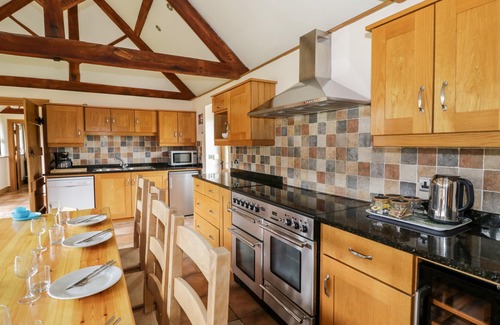 Forest of Dean Cottage | BEESONI LODGE, pet friendly, luxury holiday cottage in Castlemorton