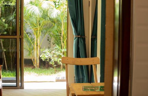 Hoima House | BeezBinn