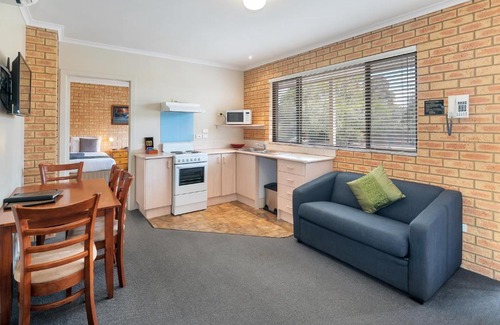 Sebastopol Hotel | Begonia City Motor Inn