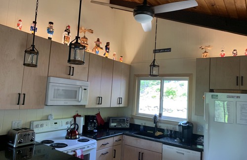 Bartlett Ski Chalet | Behind Storyland! 4 BD, 2 BATH, Wireless! Views of mountains!