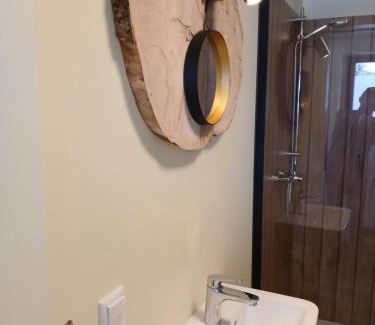 Mittelherwigsdorf Apartment | Bei Zittau Ferienwohnung Frieda mit Camping Familien, und Biker Hütten am Zittauer Gebirge