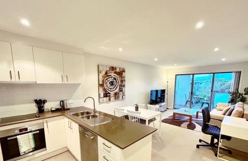 Turner Apartment | Beige & Beautiful - Close to ANU