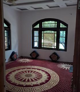 Anantnag District Bed & Breakfast | Beigh Gest home