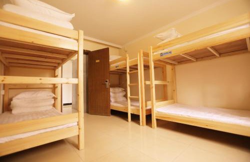 Downtown Beijing Hotel | Beijing Liangcang Hotel 10-minute walk to Tiananmen Square and the Forbidden City Free registration service for Tiananmen access 200 meters from the subway Beijing Cultural Hub Free coffee & free laundry service