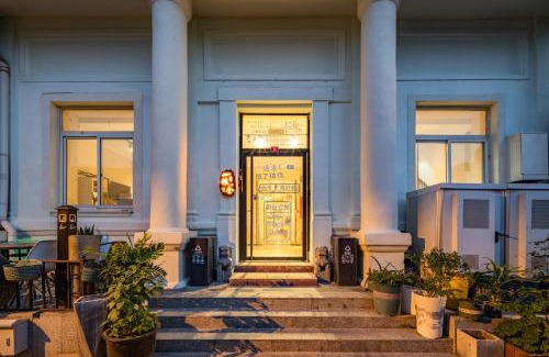 Downtown Beijing Hotel | Beijing Liangcang Hotel 10-minute walk to Tiananmen Square and the Forbidden City Free registration service for Tiananmen access 200 meters from the subway Beijing Cultural Hub Free coffee & free laundry service