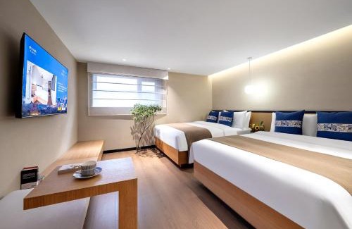 Dongcheng Hotel | Beijing Tangfu Nanluoguxiang Tian an Men Lama Temple San Li Tun Snack Street Hotel,Free Laundry Dry Service and Free Afternoon Tea &professional Free Tour Ticket Service with English Speaking Staff