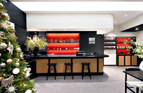 Dongcheng Hotel | Beijing Tangfu Nanluoguxiang Wang Fu Jing Forbidden City Snack Street Hotel,1 stop walking to airport express,3 stop to tiananmen&Free Laundry Dry Service and Free Afternoon Tea &professional Free Tour Ticket Service with English Speaking Staff