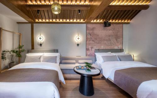 Wangfujing Shopping Area Hotel | Beijing Xin xiang YaYuan Countyard &NearWang Fu Jing Forbidden City Lama Temple and Summer palace,5 minutes walk from subway ,Free Laundry and coffee