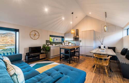 Aisgernis House | BEINN MHOR VIEW, family friendly, with a garden in Lochboisdale