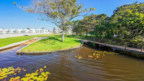 Barreirinhas Apartment | Beira do rio com píer e piscina