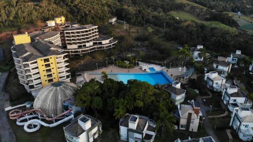 Aguas Mornas House | Belíssimo resort com águas termais