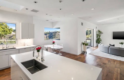 Bel Air House | BEL AIR FAMILY ESTATE/GATED/POOL/BASKETBALL COURT/SMART-HOME/5 BEDROOM