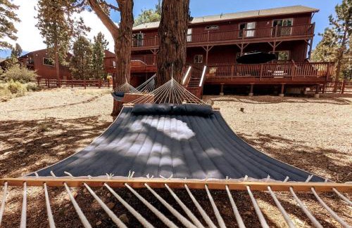 Meadowbrook Estates House | Bel Air of Big Bear - Fun & Tech & Massive Cabin