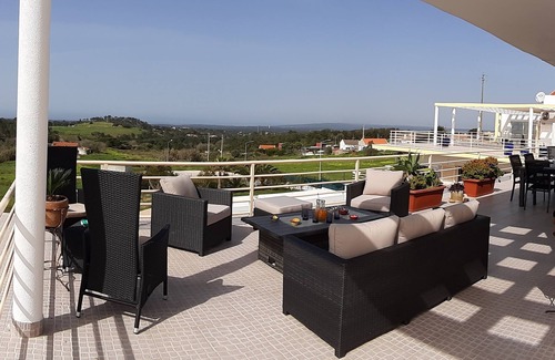 Zambujal Apartment | Bel Appartement Avec une Superbe Terrasse Donnant une vue Imprenable sur L'océan