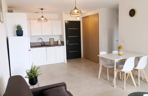 Sotta Apartment | Bel Appartement en Rez-de-jardin Avec vue Montagne