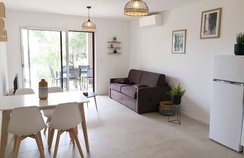 Sotta Apartment | Bel Appartement en Rez-de-jardin Avec vue Montagne