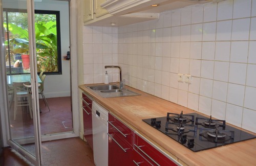 Perier House | Bel Appartement en Ville Avec Grand Jardin Privé et Très Bien Situé
