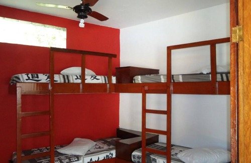 Lazaro House | Bela Casa Para até 22 Pessoas com Piscina - 300 Metros do mar