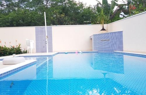 Lagoinha House | BELA CASA TERREA PRAIA LAGOINHA, UBATUBA com piscina, Ar condicionado, churrasqueira, forno a lenha, wifi