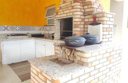 Lagoinha House | BELA CASA TERREA PRAIA LAGOINHA, UBATUBA com piscina, Ar condicionado, churrasqueira, forno a lenha, wifi