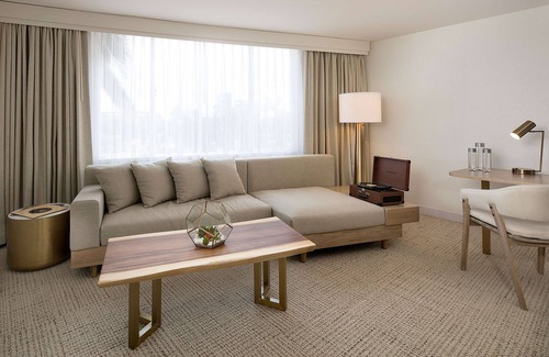 Tree Section Hotel | Belamar Hotel Manhattan Beach, Tapestry Collection by Hilton