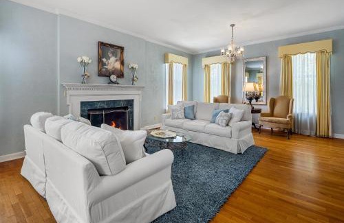 Fort Smith House | Beland Mansion-Royal Crown suite!