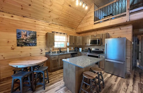 Rogers Cabin | Belay Station: RRG/Hot Tub/Game Room