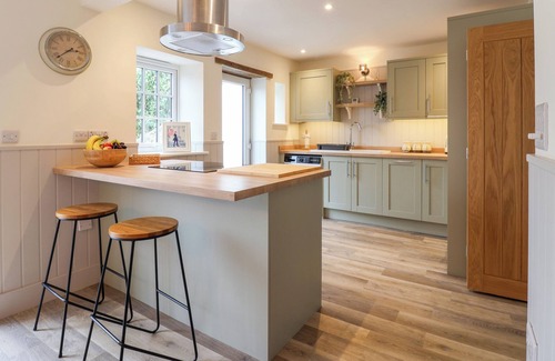 Colyton Cottage | BELFRY COTTAGE, pet friendly, character holiday cottage in Colyton