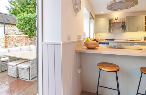 Colyton Cottage | BELFRY COTTAGE, pet friendly, character holiday cottage in Colyton