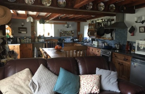 Coombe Keynes Bed & Breakfast | Belhuish Farmhouse