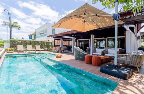 Nossa Senhora do O House | Belissima Casa Muro Alto, Recentemente Reformada, com 6 Quartos , 5 Suites,