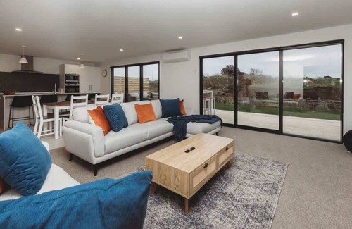 Bell Block House | Bell Block Beauty - pristine 3BR home near beach
