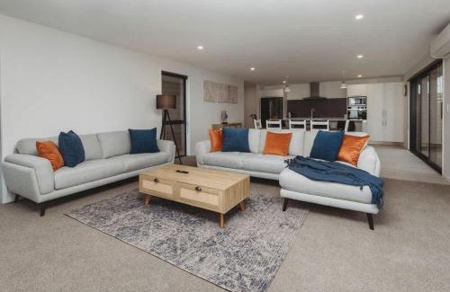 Bell Block House | Bell Block Beauty - pristine 3BR home near beach