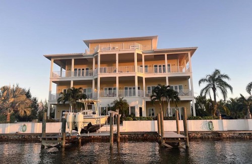 Bell Channel Bay Apartment | Bell Channel Bay Condo in Lucayan Gardens