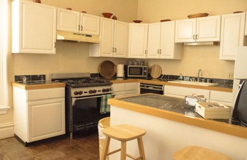 Downtown House | Bell Cottage at Carter House Inns
