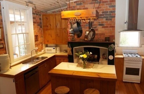West Bendigo House | Bell's Cottage Bendigo