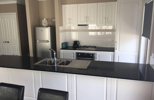 West Bendigo House | Bell's Retreat- 500m to Bendigo Stadium