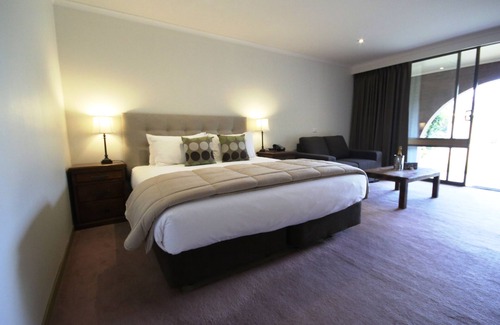 Alfredton Hotel | Bell Tower Inn